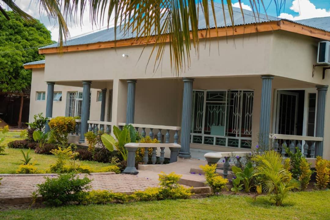 Mangochi Adams Lodges Ltd מראה חיצוני תמונה